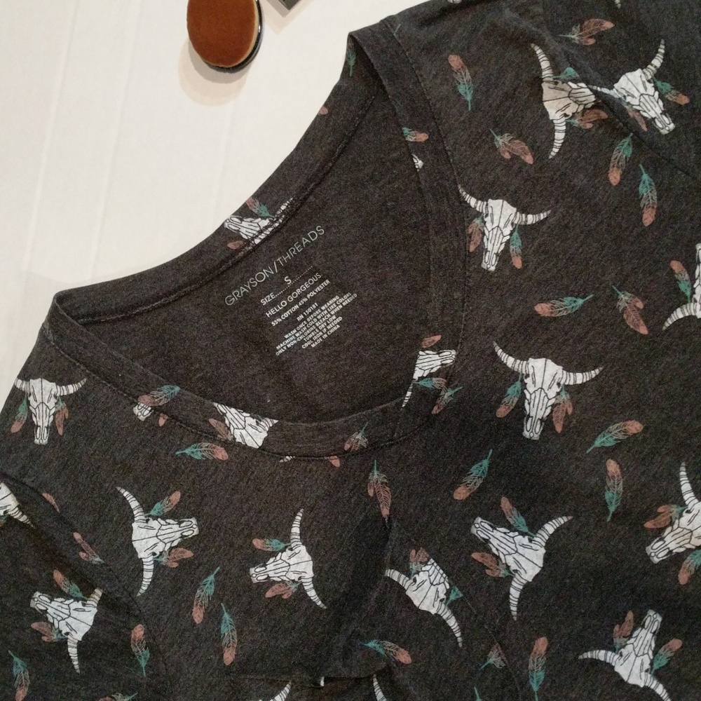 Short Sleeve Drapey Pocket Graphic Tshirt - S